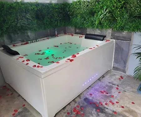 Pensión Etoile & Sens Du Quercy 3*